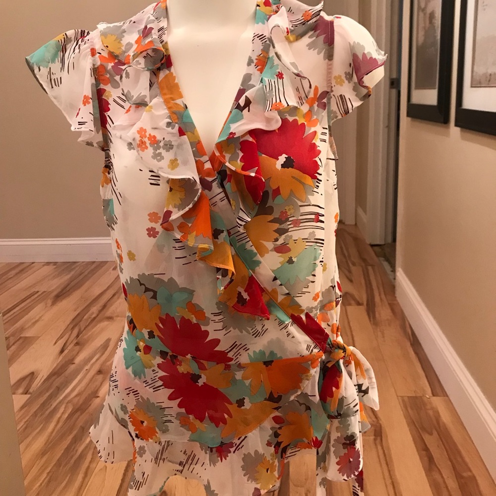 Wrap around tie on the side floral top